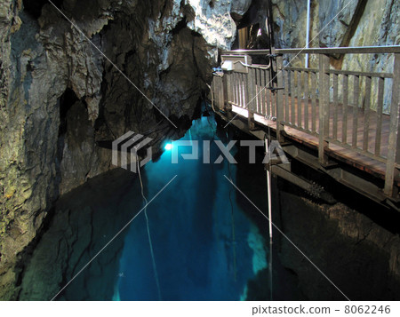Underground lake in Longquan cave (second hall) 8062246