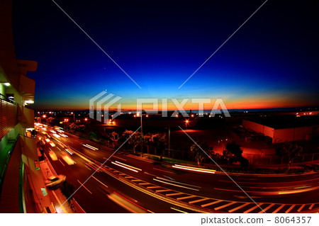 日落照亮的都市風景 日落照亮的都市風景 8064357