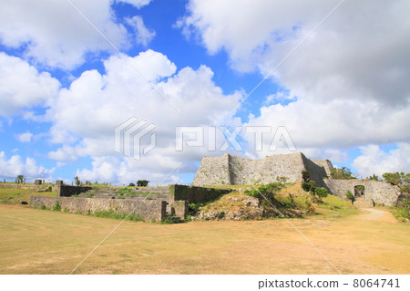 八月沖繩Nakagusuku城堡·三郭和北郭城堡牆和巴巴 8064741
