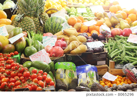 Budapest's greengrocer 8065296