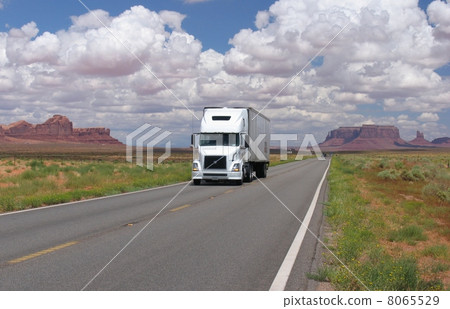 Truck on Route 163 in Monument Valley, USA 8065529