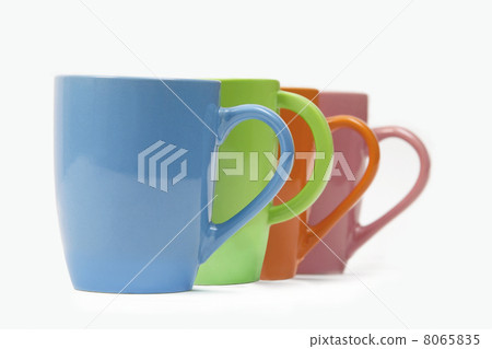 Colourful mugs in a row 8065835