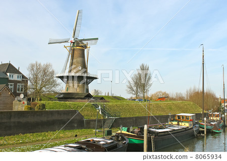 Windmill in the Dutch town of Gorinchem. Netherlands Windmill in the Dutch town of Gorinchem. Netherlands 8065934