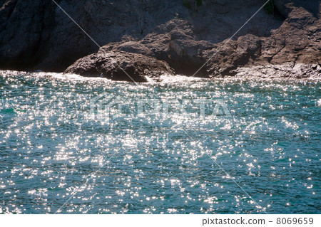 Water and sun sparkles Water and sun sparkles 8069659