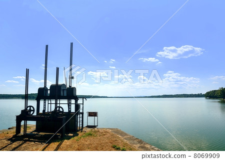 Sluice gate 8069909