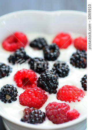 Fruit yogurt 8069910