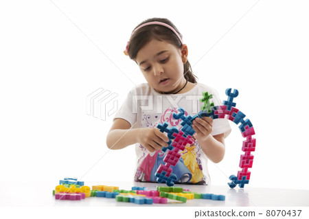 Girl playing with building blocks Girl playing with building blocks 8070437