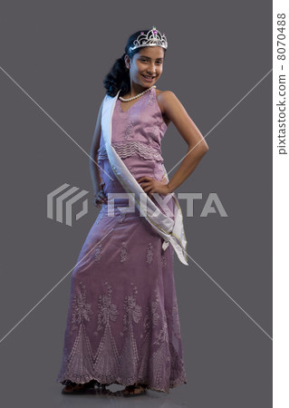 Portrait of a teenage beauty queen posing 8070488