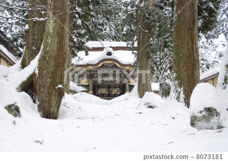 Eiheiji寺在雪中 8073181