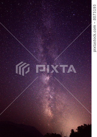 站立在夜空的銀河 8073193