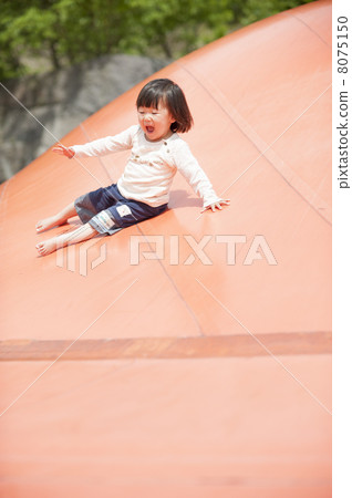 女孩玩遊樂設備 8075150
