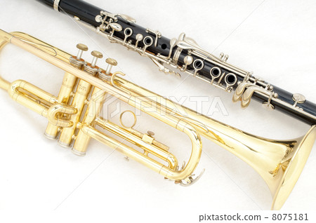 Trumpet and clarinet 8075181