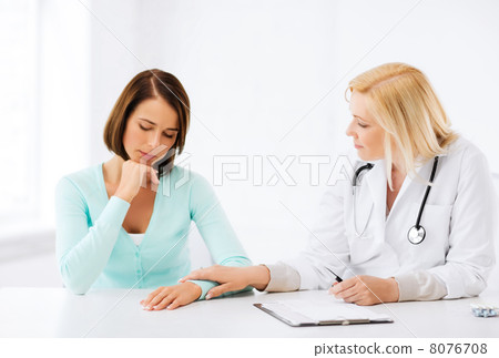 doctor with patient in hospital 8076708
