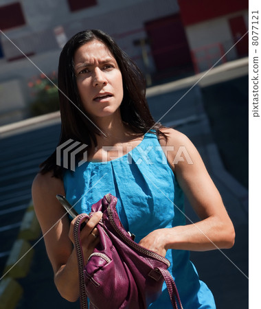 Confused, pretty women struggles to understand. 8077121