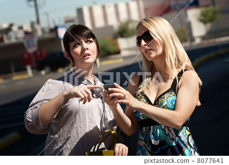 Pretty women lost in the city. Pretty women lost in the city. 8077641