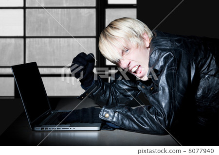 Computer Criminal 8077940