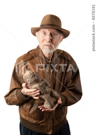 Adventurer or archaeologist with idol 8078191