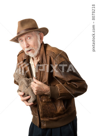 Adventurer or archaeologist with stolen idol 8078218