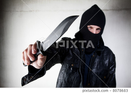 Man with knife 8078683