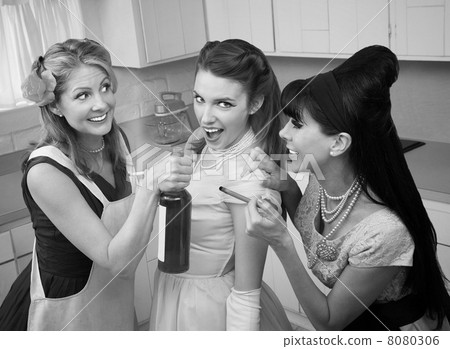 Partying Housewives 8080306