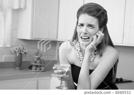 Weeping Woman with a Martini 8080552