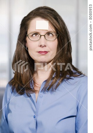 Businesswoman with a blank note on her forehead 8080953
