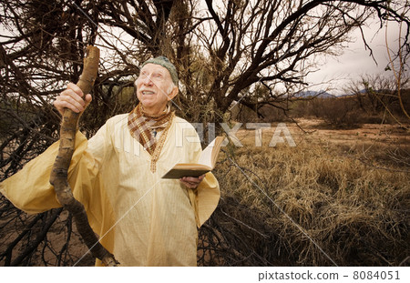 Guru in the desert 8084051