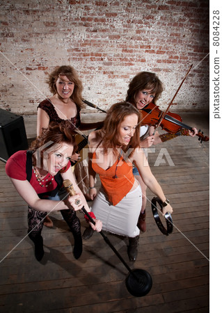 Female musicians 8084228