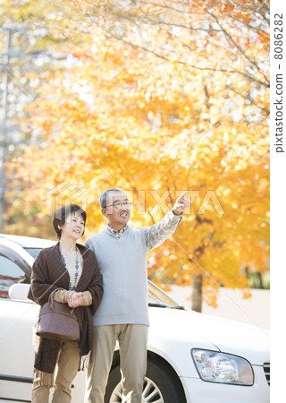 看秋葉的資深夫婦 8086282