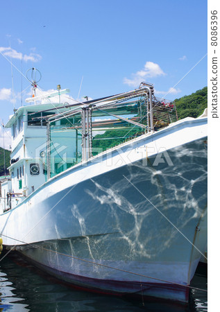 A bonito ship anchored 8086396