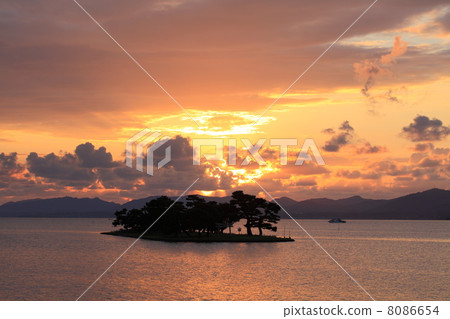 Sunset over Lake Shinji Sunset over Lake Shinji 8086654