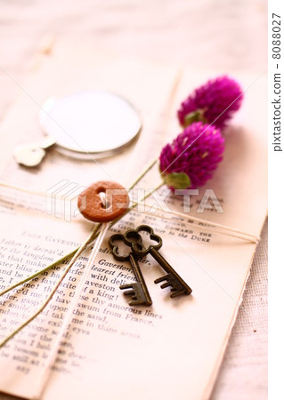 Antique foreign books and antique keys Antique foreign books and antique keys 8088027