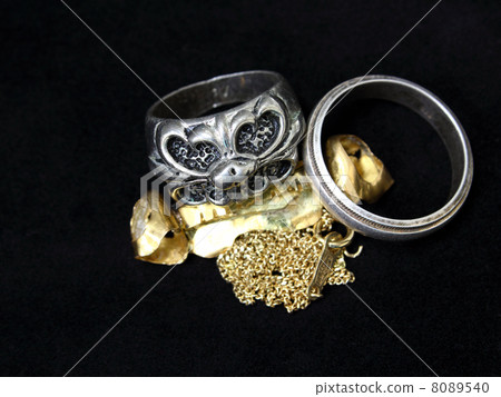 破碎的貴金屬 破碎的貴金屬 8089540