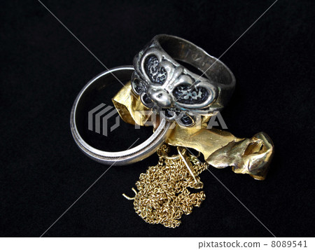 破碎的貴金屬 8089541