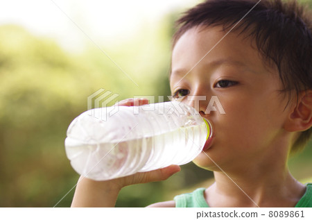 Children drinking water Children drinking water 8089861