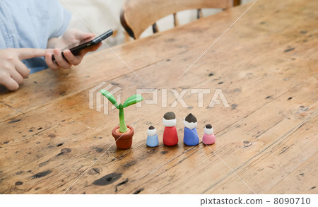 Family and buds and women + smartphone 8090710