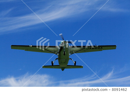 Blue sky and Cessna aircraft (Chofu Air Station Cessna 208 Caravan I) 8091462