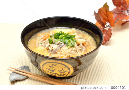 Miso soup with pork and vegetables  8094301