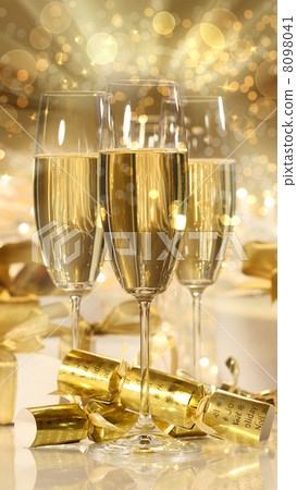 Glasses of champagne and gifts for new years Glasses of champagne and gifts for new years 8098041