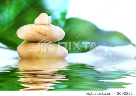 Spa stones with leaves 8098221