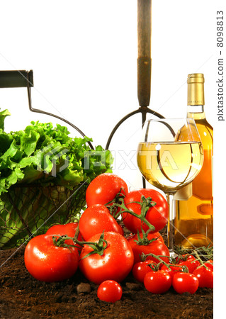 Fresh tomatoes, lettuce and wine Fresh tomatoes, lettuce and wine 8098813