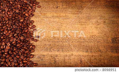 Roasted coffee beans on rustic wood Roasted coffee beans on rustic wood 8098951
