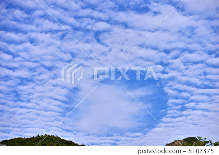 Snow hole cloud 8107375