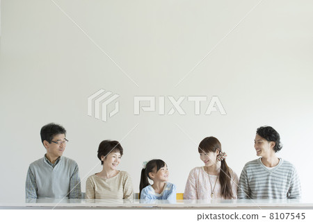 Three generations family smiling 8107545