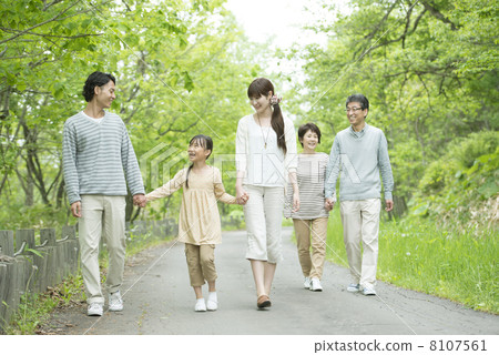 Three generations families holding hands in fresh green 8107561