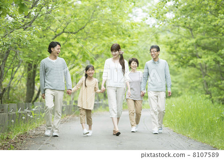 Three generations families holding hands in fresh green 8107589