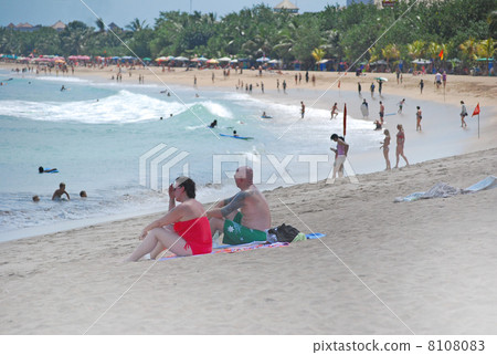 沐浴海灘沙灘海灘沙灘男性女性女性男/女泳裝遮陽傘海水沐浴豌豆海灘巴厘島海灘波浪海岸沙灘海水仲夏自然藍天景觀戶外水南印度尼西亞藍珊瑚海灘 8108083