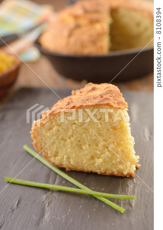 Corn bread 8108394
