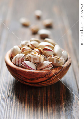 pistachio nuts 8109703