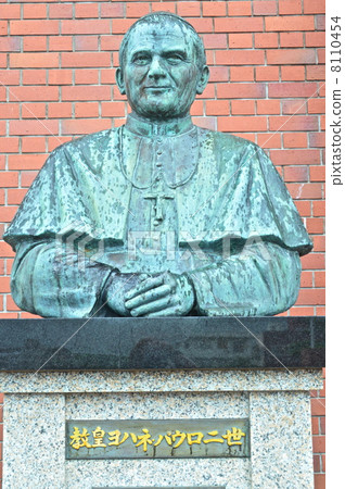 The statue of John Paul II of Urakami Church (Urakami Cathedral) (Nagasaki city Nagasaki city Nagasaki city Nagasaki city) The statue of John Paul II of Urakami Church (Urakami Cathedral) (Nagasaki city Nagasaki city Nagasaki city Nagasaki city) 8110454